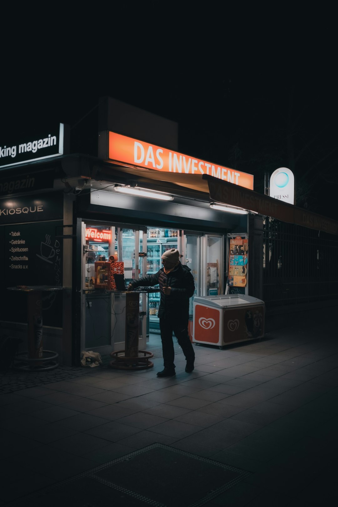 detective investigating store