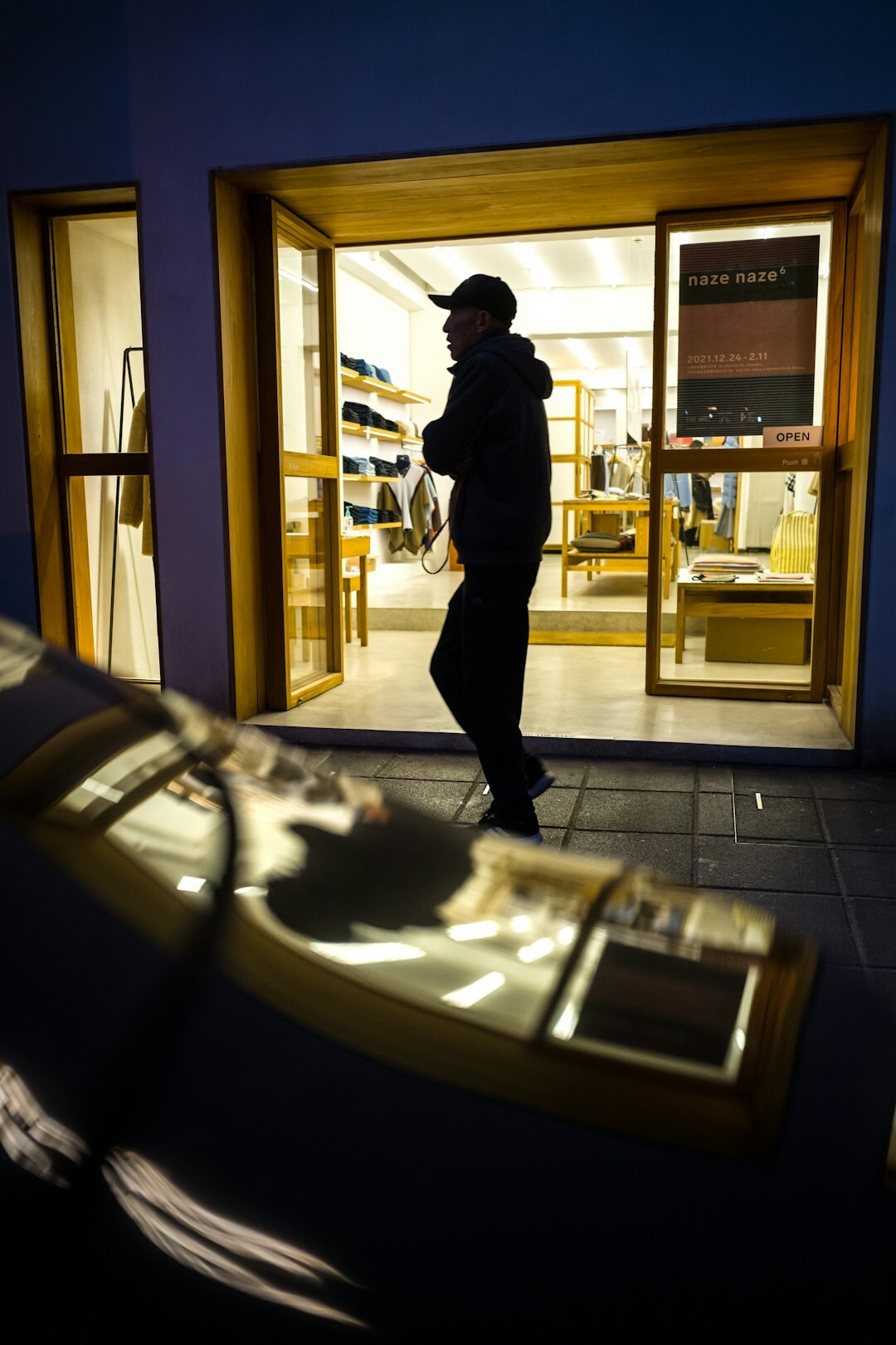 store detective in luxury shop