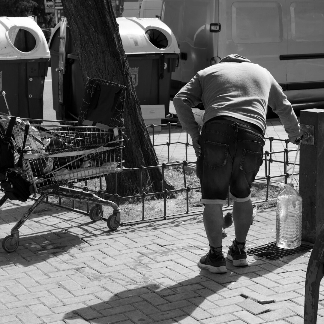 shoplifter caught by guard